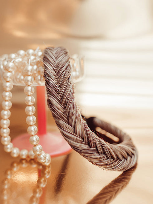 Geflochtener Haarzopf - Gemischtes Braun