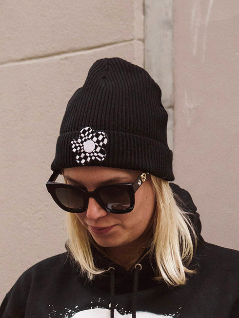 Beanie Schwarz Weiß Blumen Candy