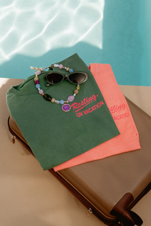 T-shirt Resting On Vacation green